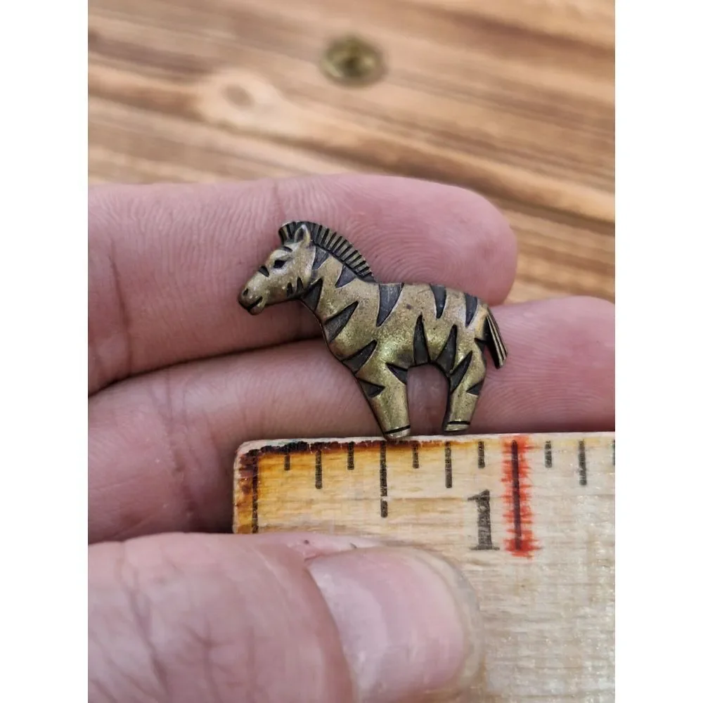 Zebra Giraffe Brooch Lapel Tie Pin Signed JJ‎ Vintage 1